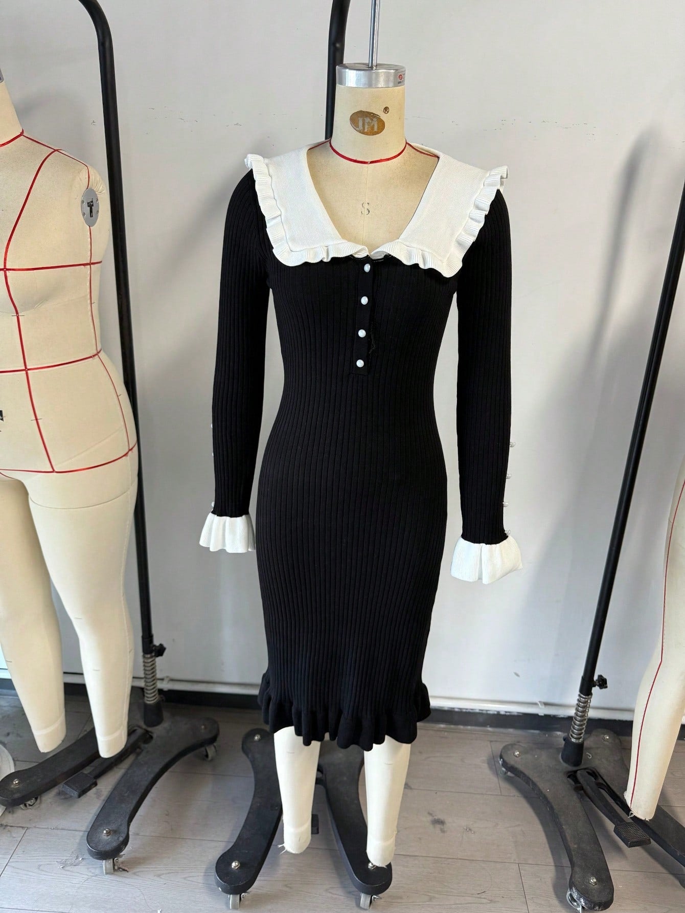 Women's Black White Ribbed Knit Midi Bodycon Dress