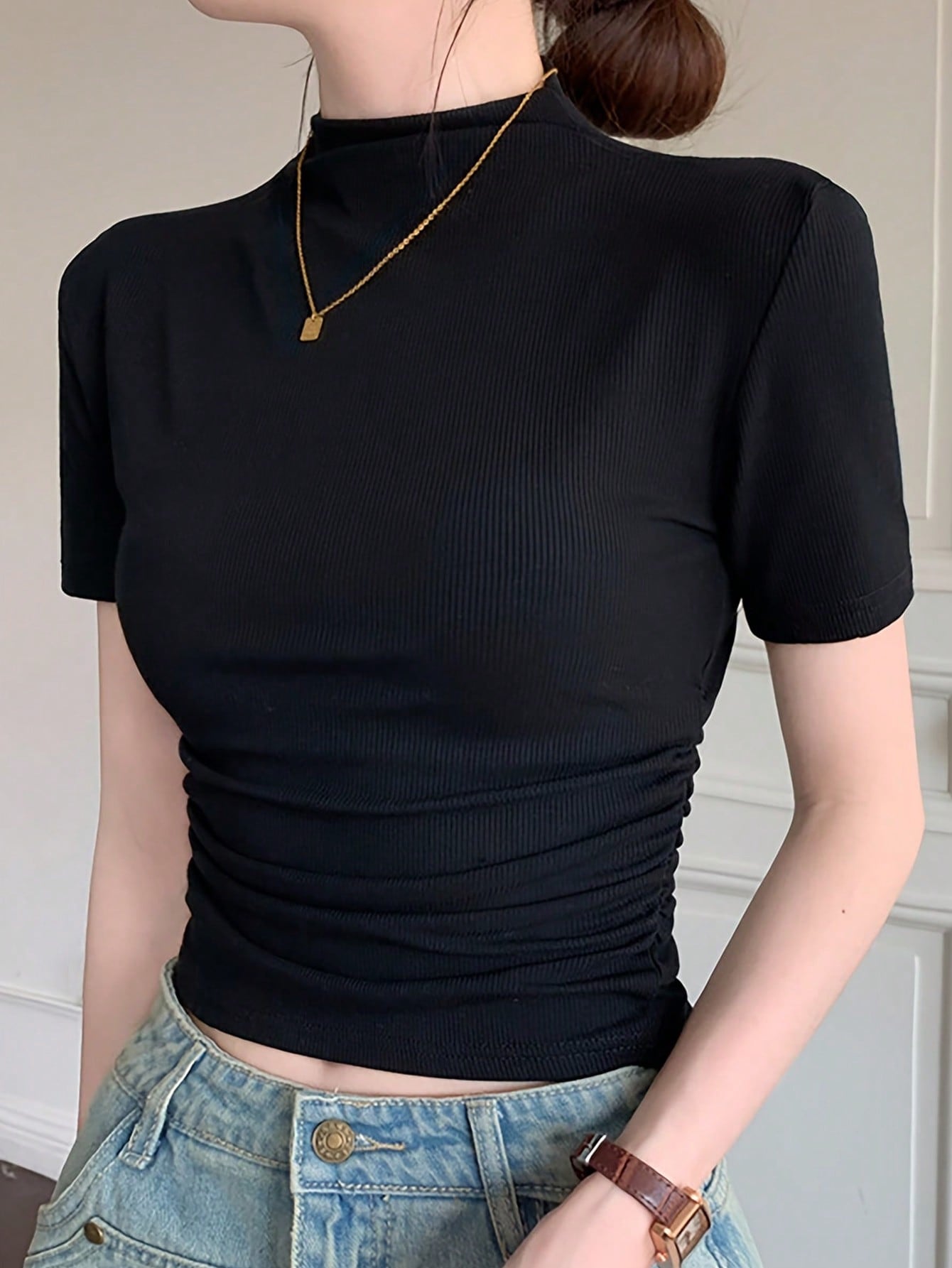 Women's Black Ruched Short-Sleeve Crop Top - Casual Sexy Daily & Streetwear Top