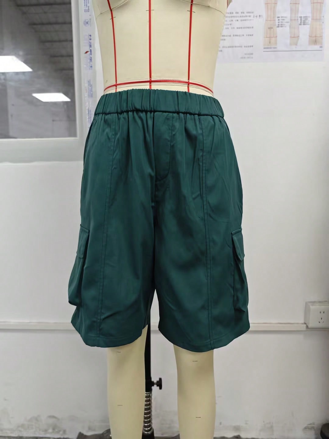 Women's Dark Green Wide-Leg Cargo Shorts with Elastic Waist