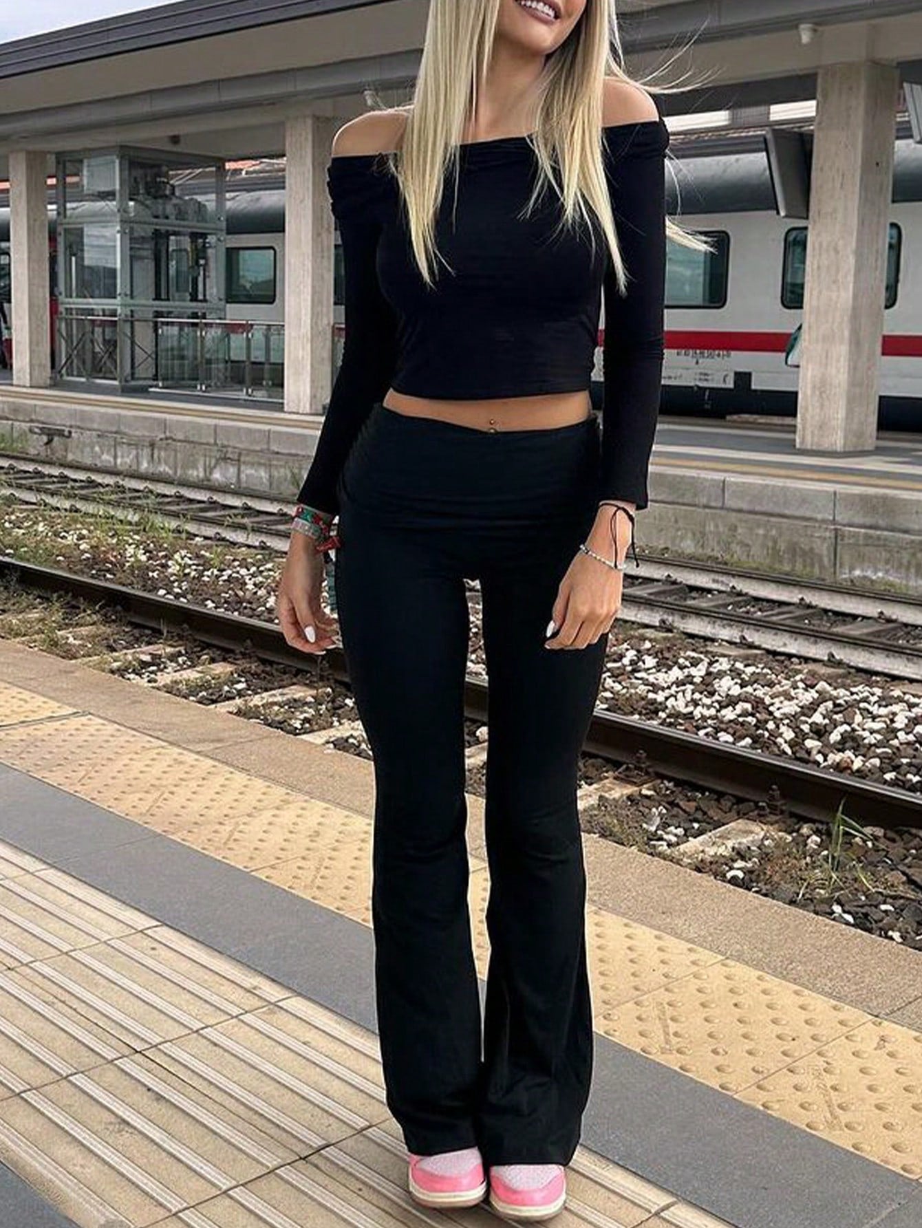 Black 2-Piece Co-Ord Set - Cropped Long-Sleeve Top & Wide-Leg Pants Casual Streetwear Outfit
