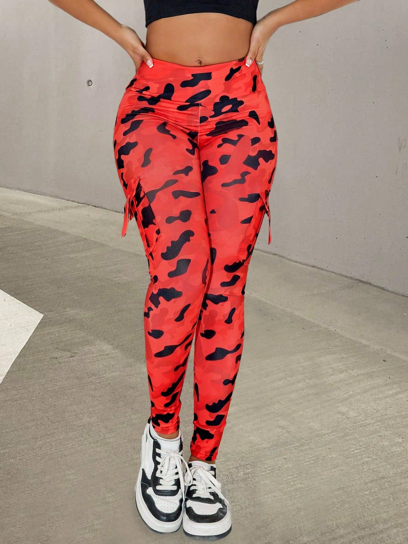 Women's Red Camo Print High-Waist Cargo Yoga Leggings