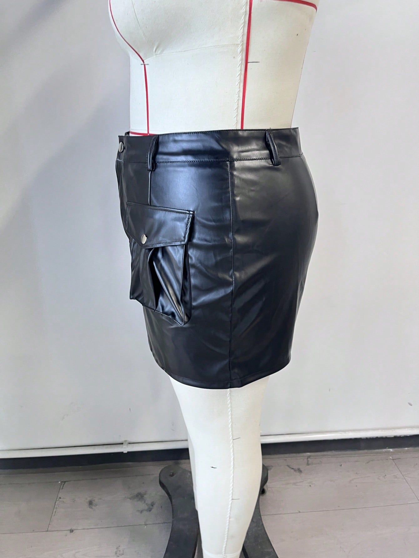 Women's Black Plus Size Mini Skirt