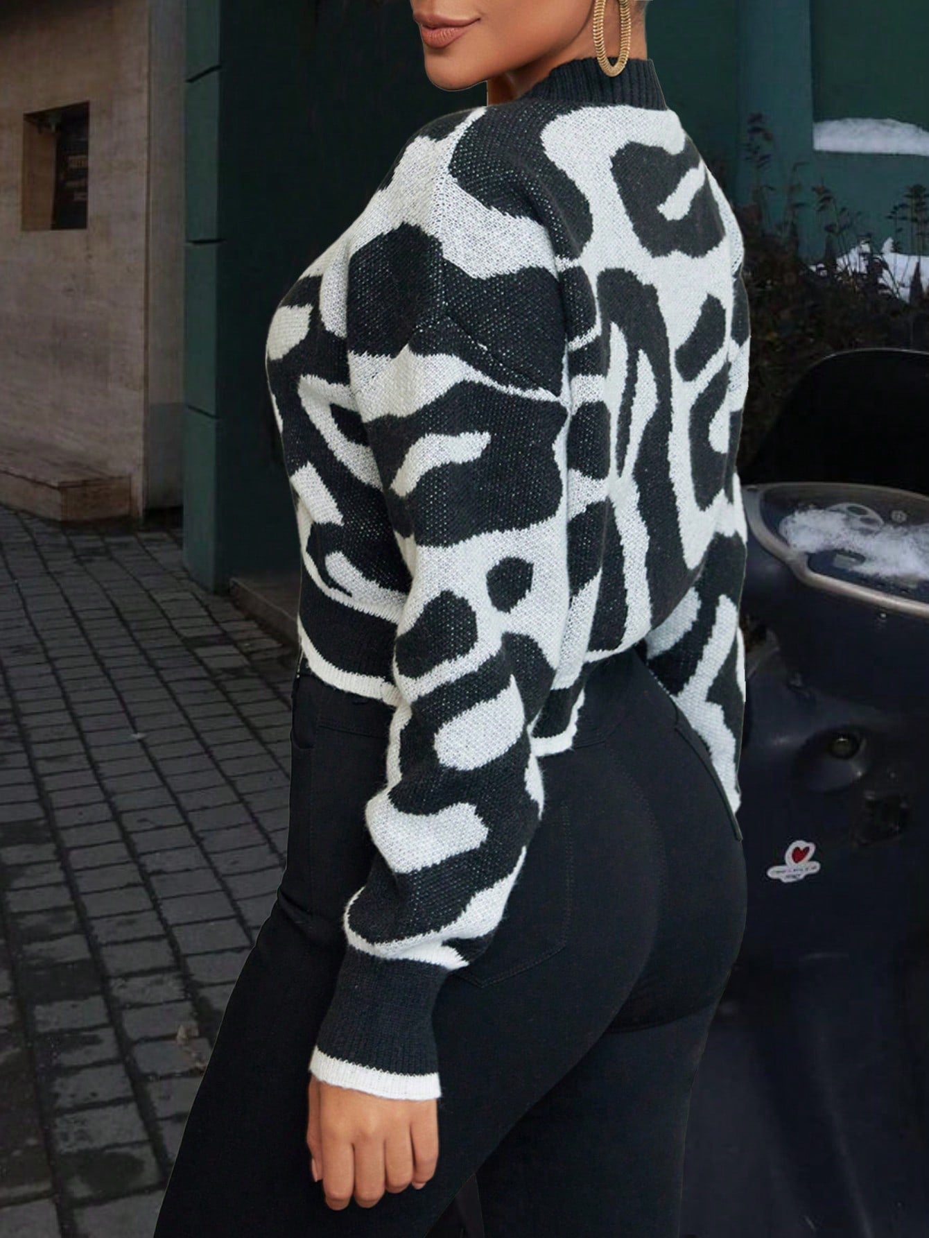 Women’s Black & White Print Cropped Open-Front Cardigan - Stretchy Long-Sleeve Knit Cardigan