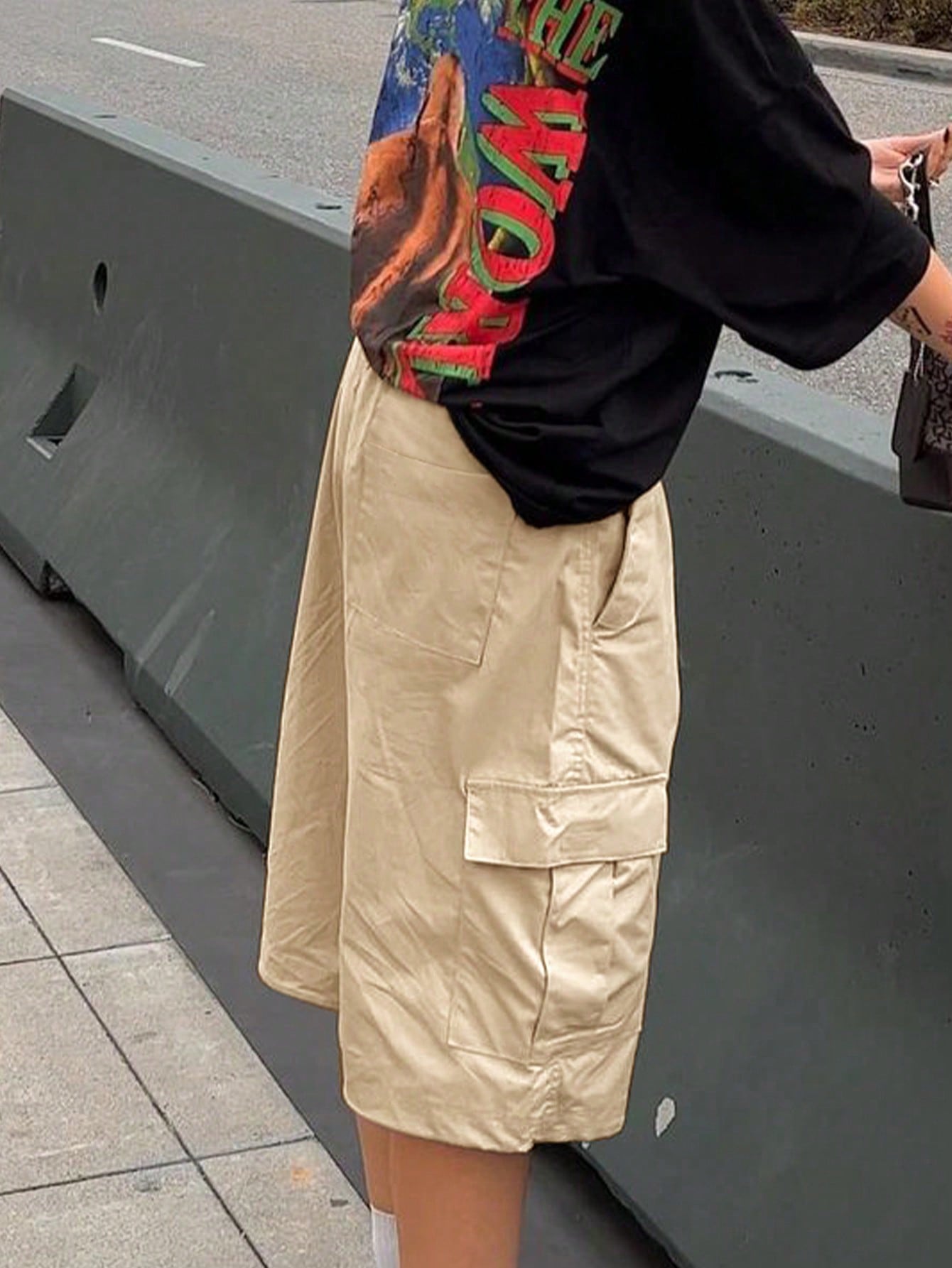 Women's Multi-Color Cargo Bermuda Shorts - Relaxed-Fit Mid-Length Casual Shorts with Pocket Detail, Streetwear & Daily Outing Wear