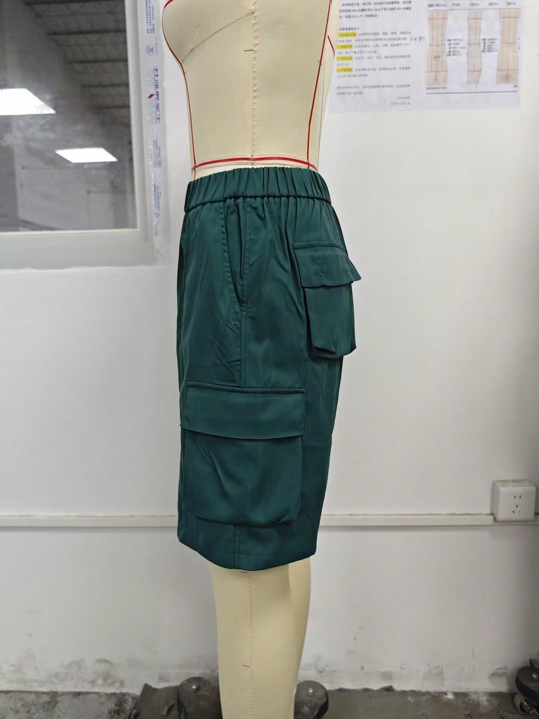 Women's Dark Green Wide-Leg Cargo Shorts with Elastic Waist