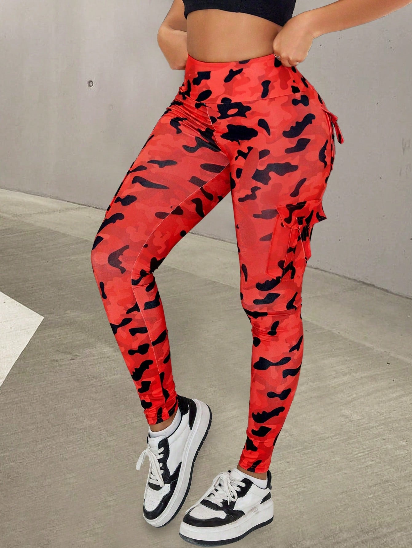 Women's Red Camo Print High-Waist Cargo Yoga Leggings