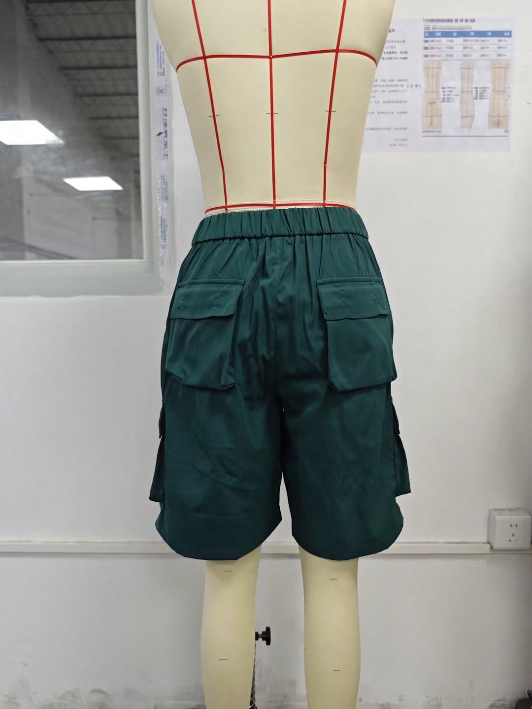 Women's Dark Green Wide-Leg Cargo Shorts with Elastic Waist