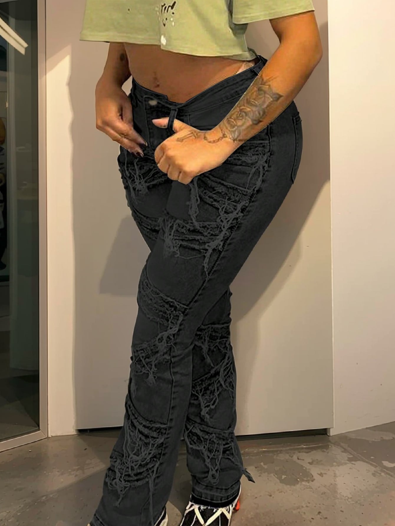 Women's Black Shredded Textured High-Waist Straight Jeans