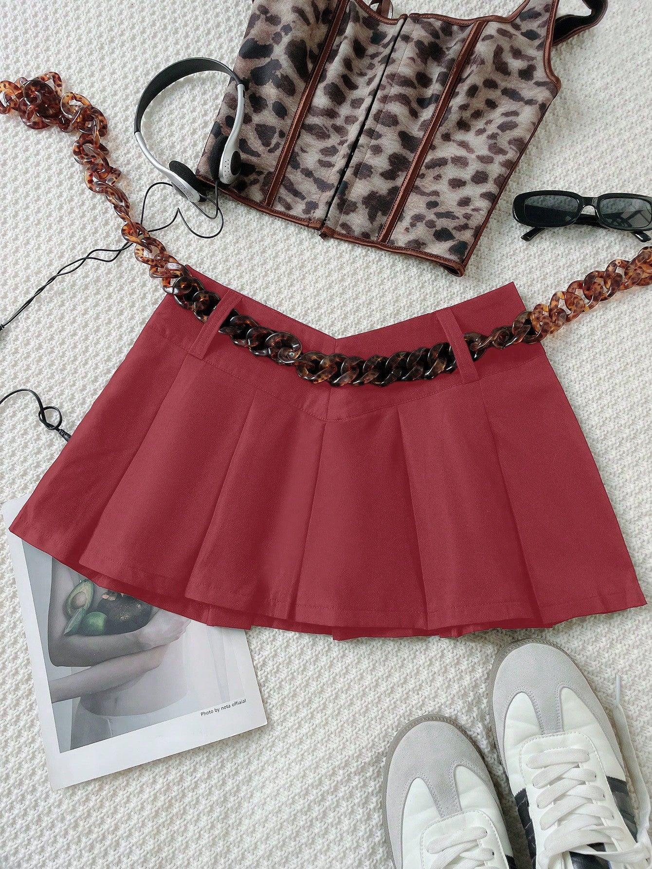 Women's Dark Red High-Waisted Pleated Mini Skirt with V-Waistband Detail