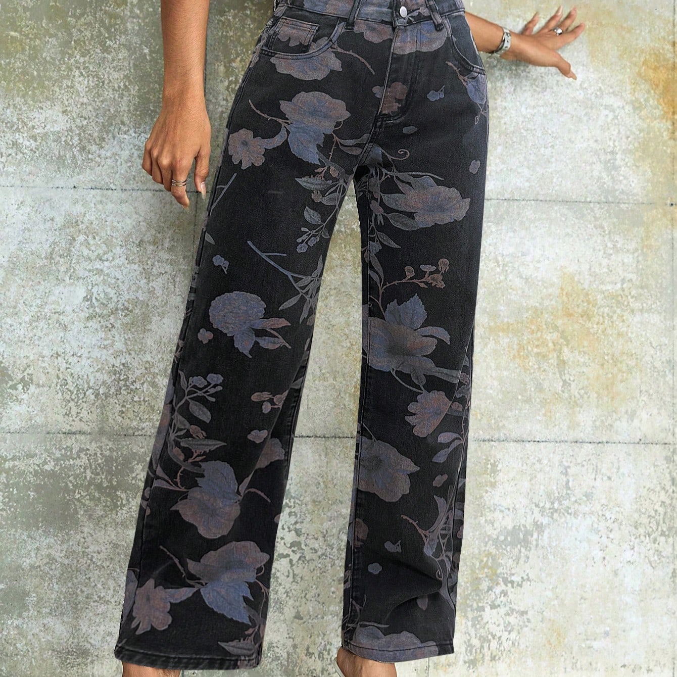 Women's Chic Floral Print Straight Leg Jeans in Black