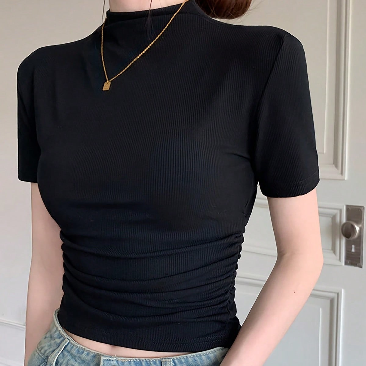 Women's Black Ruched Short-Sleeve Crop Top - Casual Sexy Daily & Streetwear Top