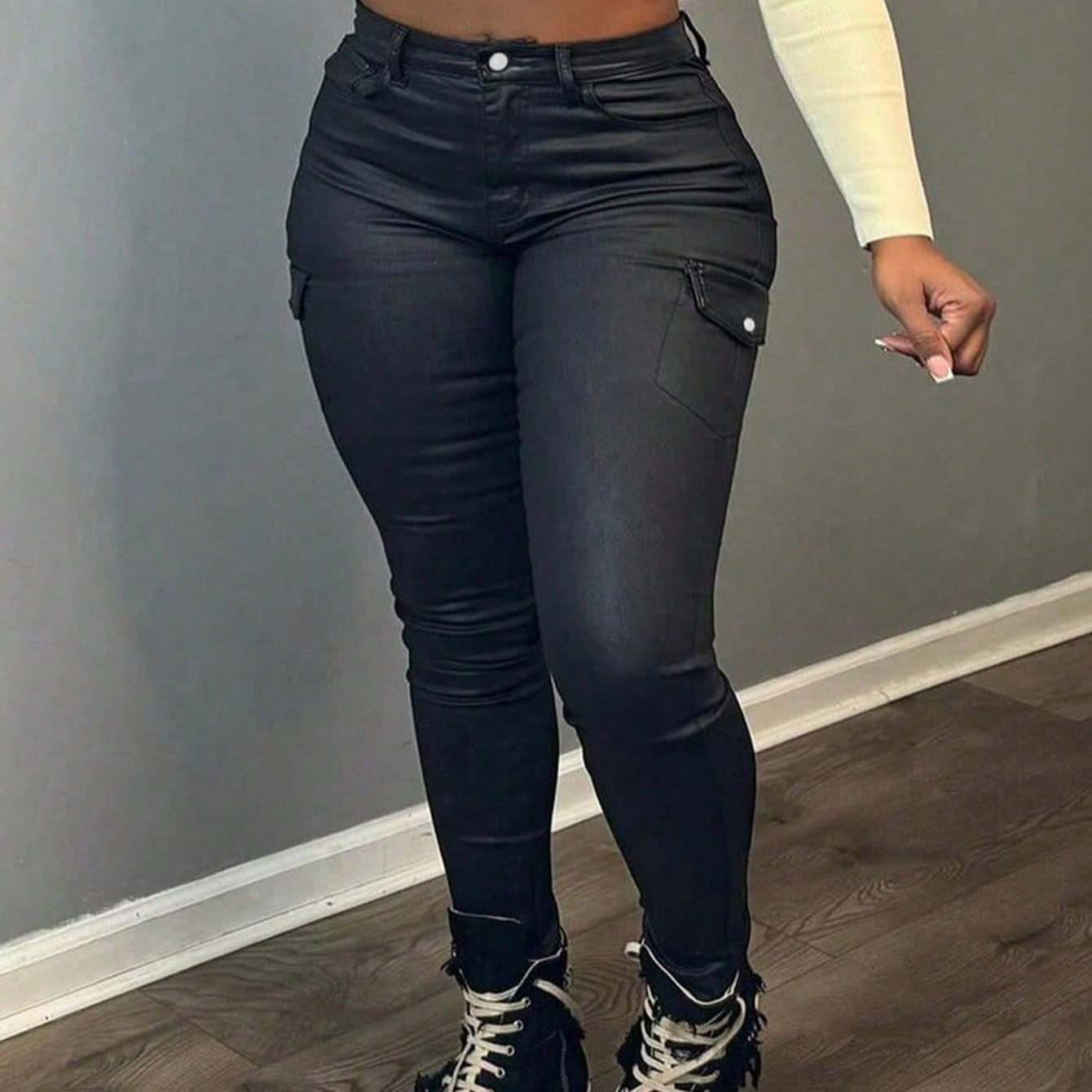 Women's Black Cotton Blend Relaxed Fit Jogger Cargo Pants with Ribbed Cuffs