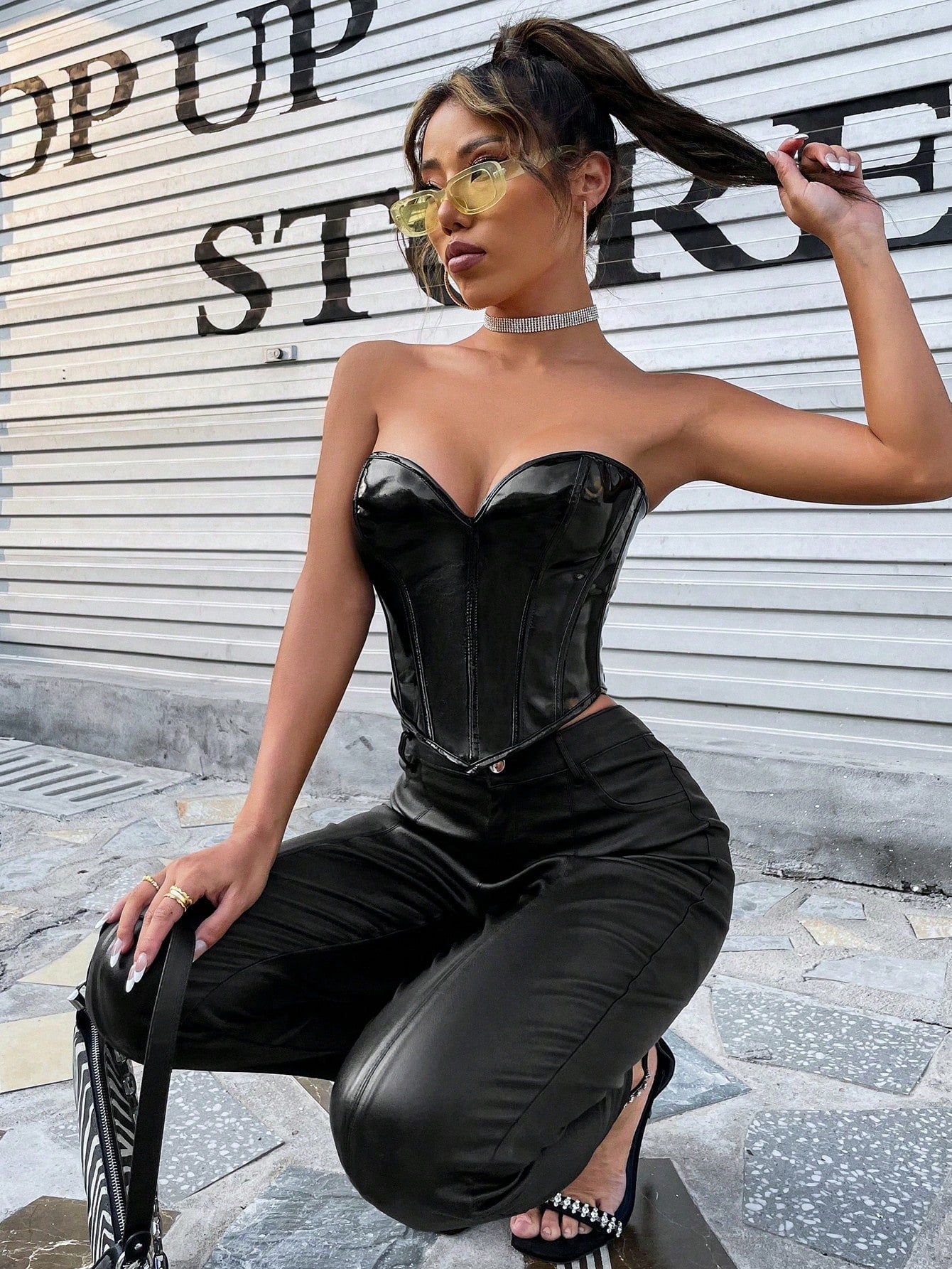 Corsé de piel sintética charol Apperloth para mujer con escote pronunciado