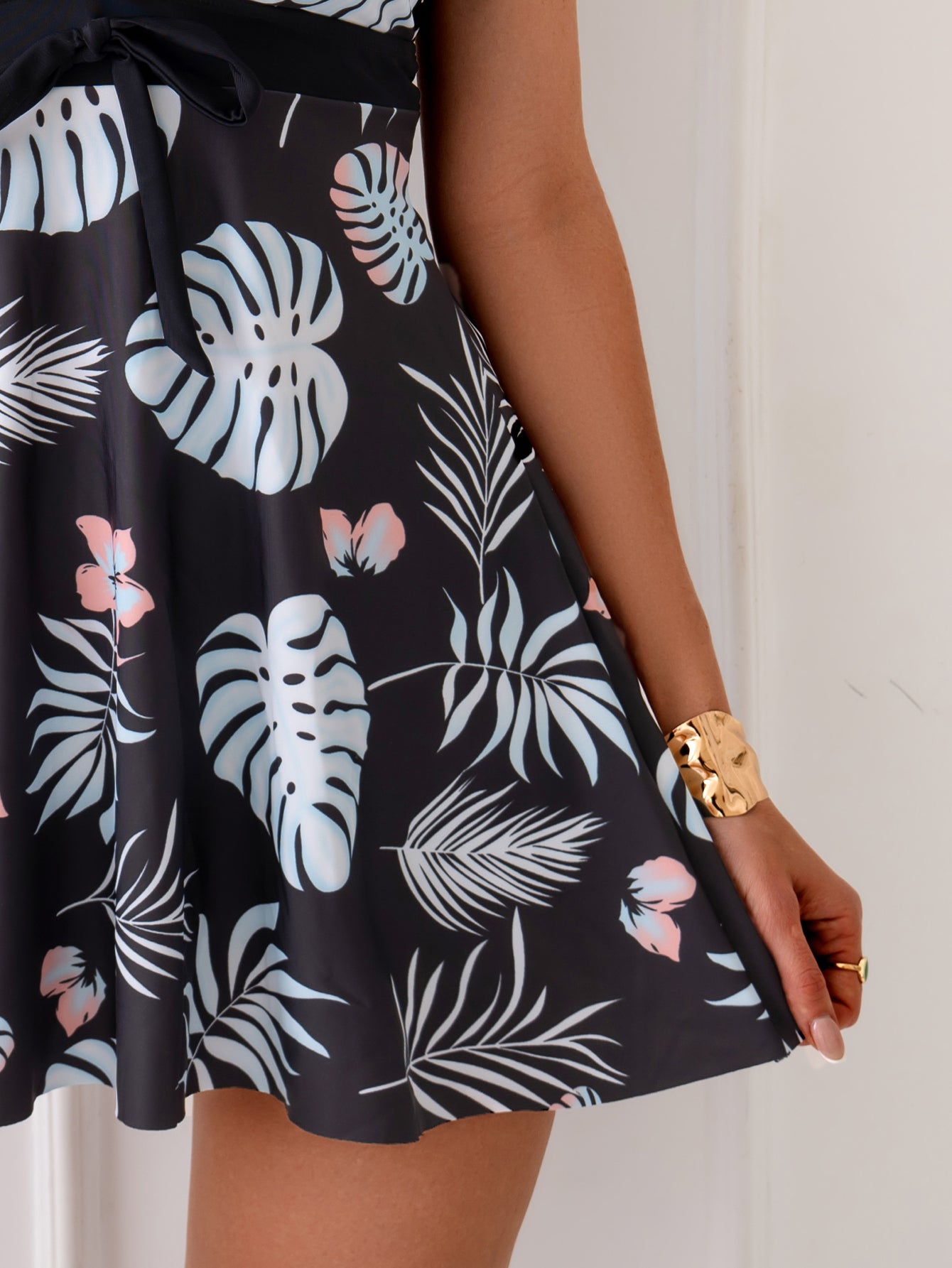 Women's Monstera Print Wrap Tankini Set - Flattering Boyleg Two-Piece Swimwear